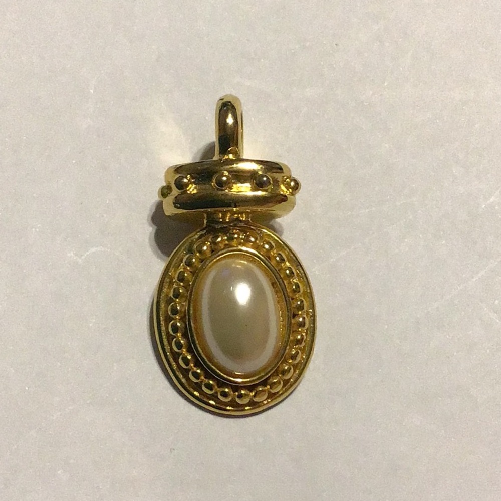 Gold Tone Faux Pearl Pendant #6547